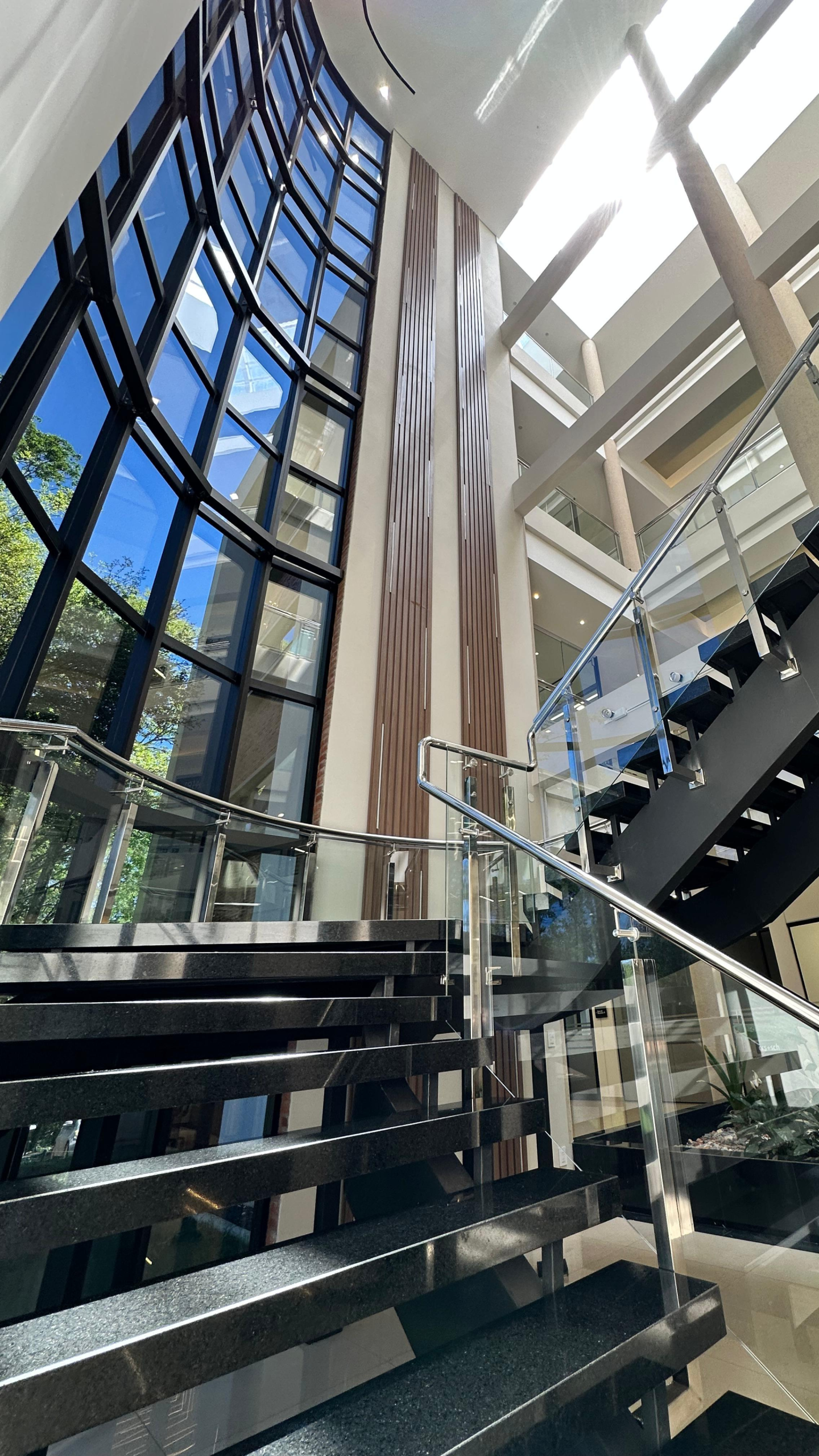 Interior de las oficinas de CRS+SCH